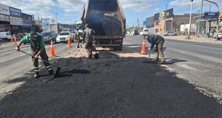 Avanza el bacheo en 9 de Abril: reparan calles y avenidas para mejorar la circulaci&oacute;n