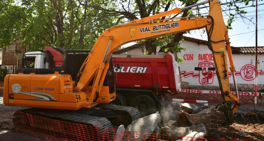 Mor&oacute;n transforma una de sus calles clave: comenz&oacute; la repavimentaci&oacute;n integral de 25 de Mayo