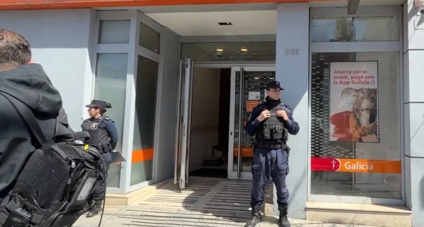 Intentaron robar un banco en Lomas del Mirador y hubo disparos: dos detenidos y un pr&oacute;fugo