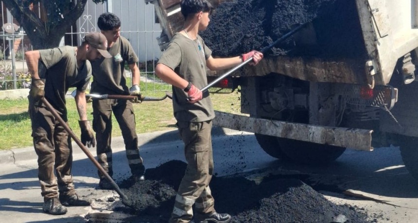 Luis Guill&oacute;n: avanzan nuevas obras de bacheo para mejorar las calles