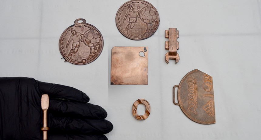 Un equipo del CONICET busca reemplazar el cianuro en el principal m&eacute;todo de recubrimiento de metales