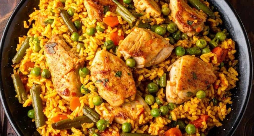Paella de pollo: el cl&aacute;sico espa&ntilde;ol que conquist&oacute; las mesas de todo el mundo