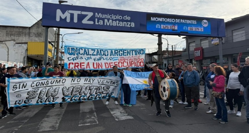 Empresarios y trabajadores del calzado volvieron a protestar en Lomas del Mirador: &ldquo;Estamos perdiendo todo&rdquo;