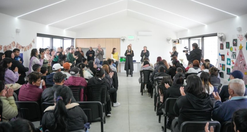 Avellaneda avanza con nuevas viviendas: Sierra y Batakis entregaron hogares y anunciaron m&aacute;s obras