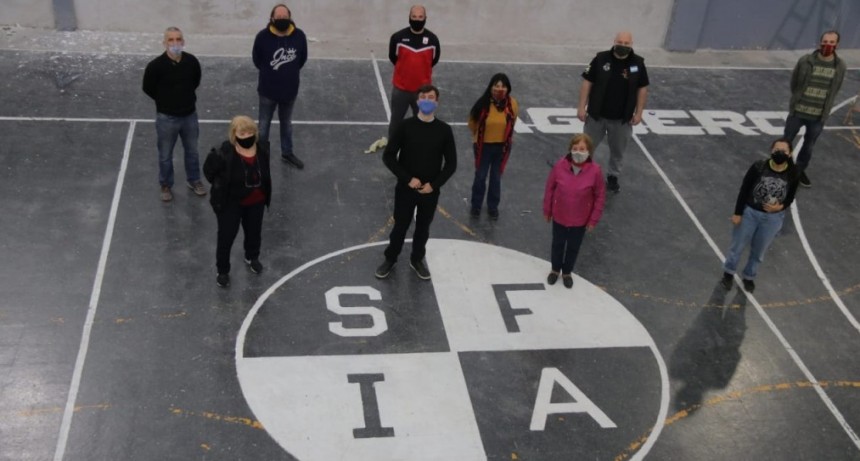 Lucas Ghi visito la Sociedad de Fomento Intendente Agüero para ver el estado de las obras que se están realizando