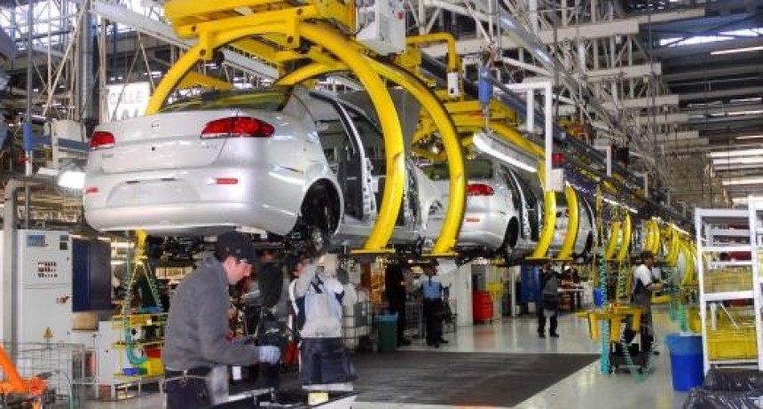 El Gobierno eliminó retenciones a las exportaciones incrementales de la industria automotriz en 2022