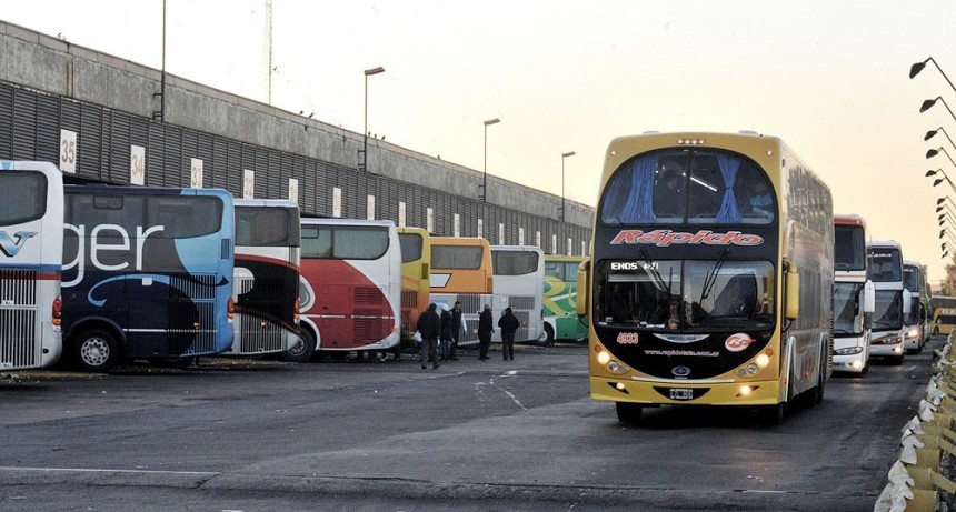 Los micros y trenes de larga distancia ya pueden viajar con plena ocupación de los asientos