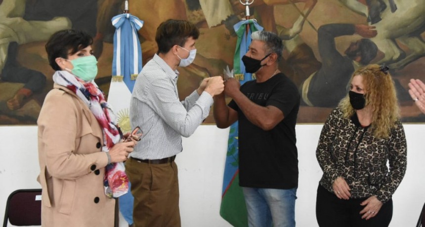 Más familias de Morón se suman a la firma gratuita de escritura de viviendas