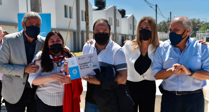 Ferraresi y Granados entregaron viviendas de Procrear II y Créditos Casa Propia en Ezeiza