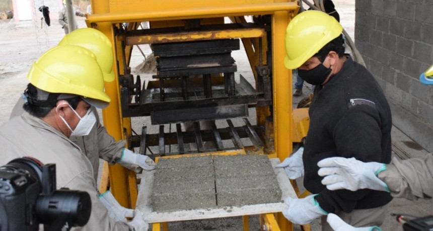 Se puso en marcha una planta de producción de ladrillos en base a PET desarrollados por el CONICET