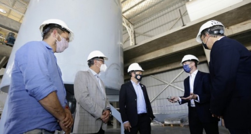 Axel Kicillof y Mariano Cascallares recorrieron la nueva planta de una empresa de materiales compuestos