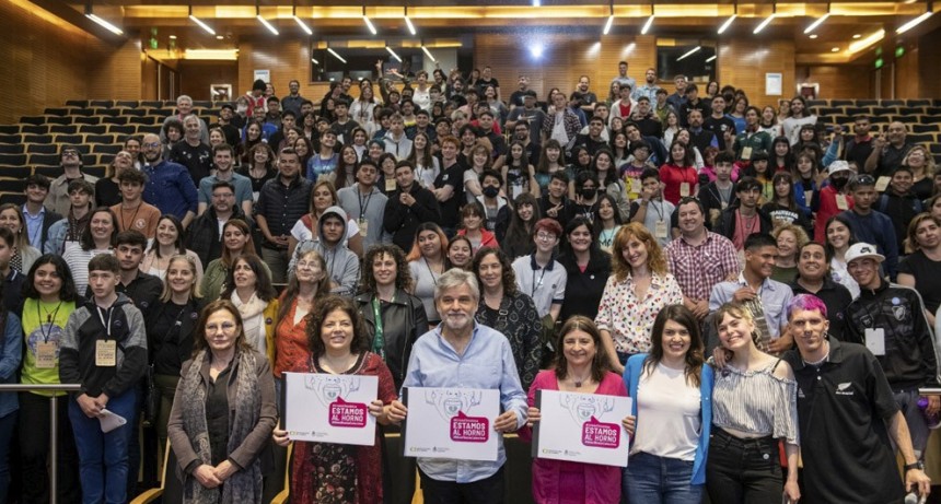 “Estamos al horno” convocó a 130 jóvenes que debatieron sobre crisis climática y crearon un manifiesto colectivo