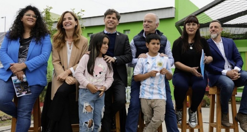 Kicillof firmó convenios para avanzar con la integración social y urbana de Villa Porá y barrio Acuba