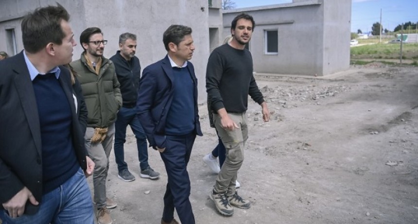 Axel Kicillof recorrió avances de obras de hábitat e infraestructura educativa