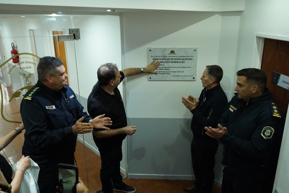 Fernando Gray y el ministro de Seguridad bonaerense inauguraron la nueva sede de investigaciones de delitos federales en Esteban Echeverría