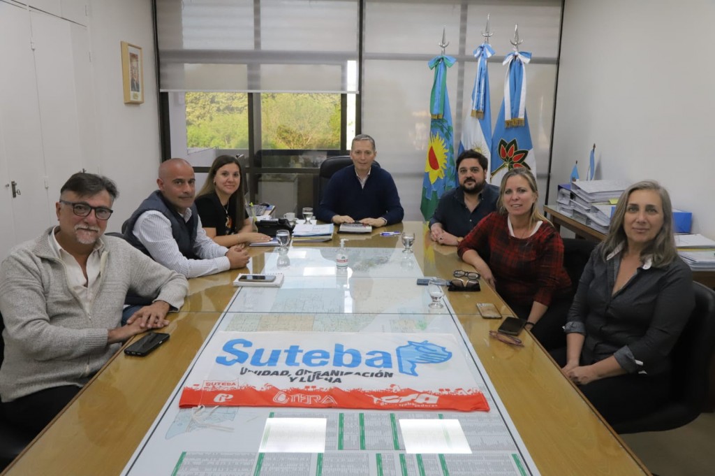 El intendente de Esteban Echeverría se reunió con referentes gremiales para debatir sobre la educación pública