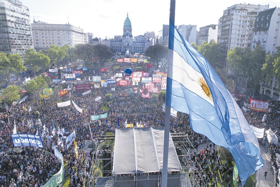 Masiva marcha federal en defensa de la educación pública