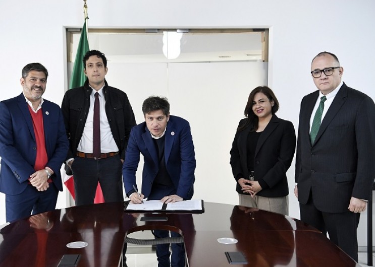 Kicillof firmó en México un acuerdo para impulsar el desarrollo del litio y destacó la importancia de la integración latinoamericana