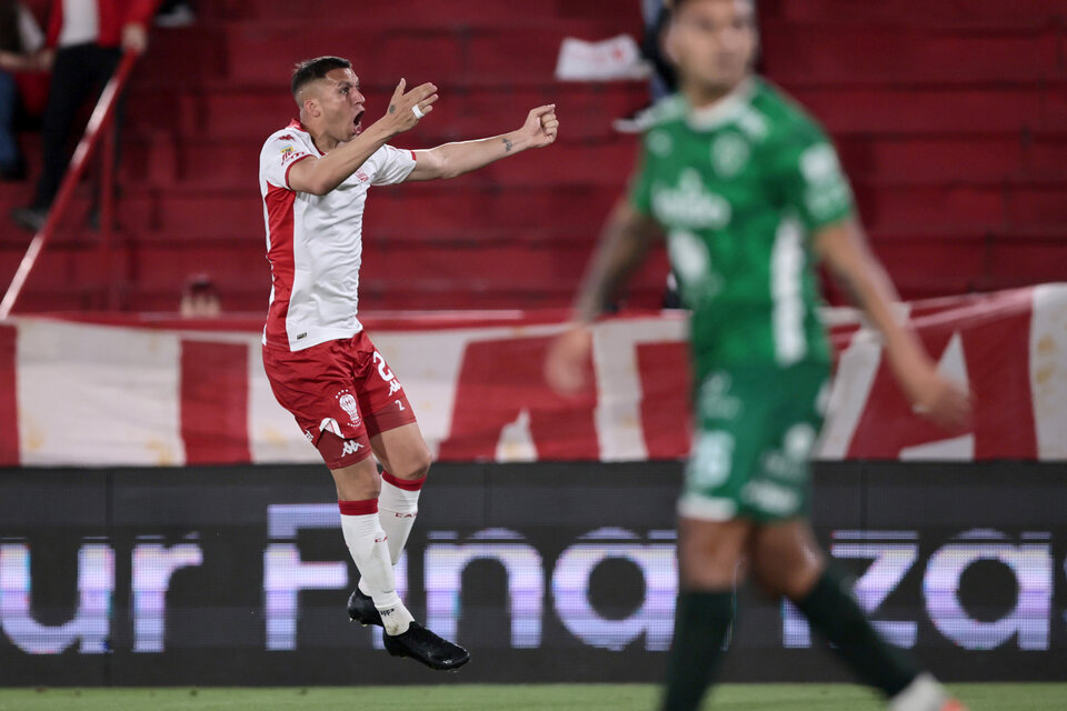 Huracán venció 3-1 a Sarmiento y se ubica como escolta de Vélez