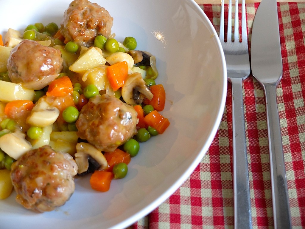 Albóndigas a la Jardinera: Tradición y Sabor en un Solo Plato