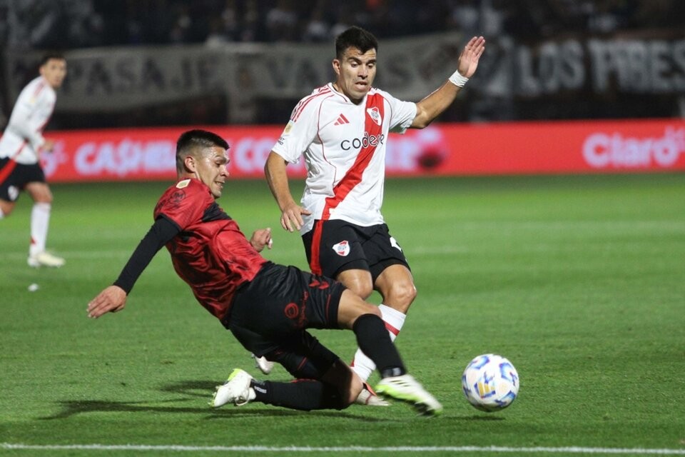 Platense y River empataron sin goles en un partido deslucido en Vicente López