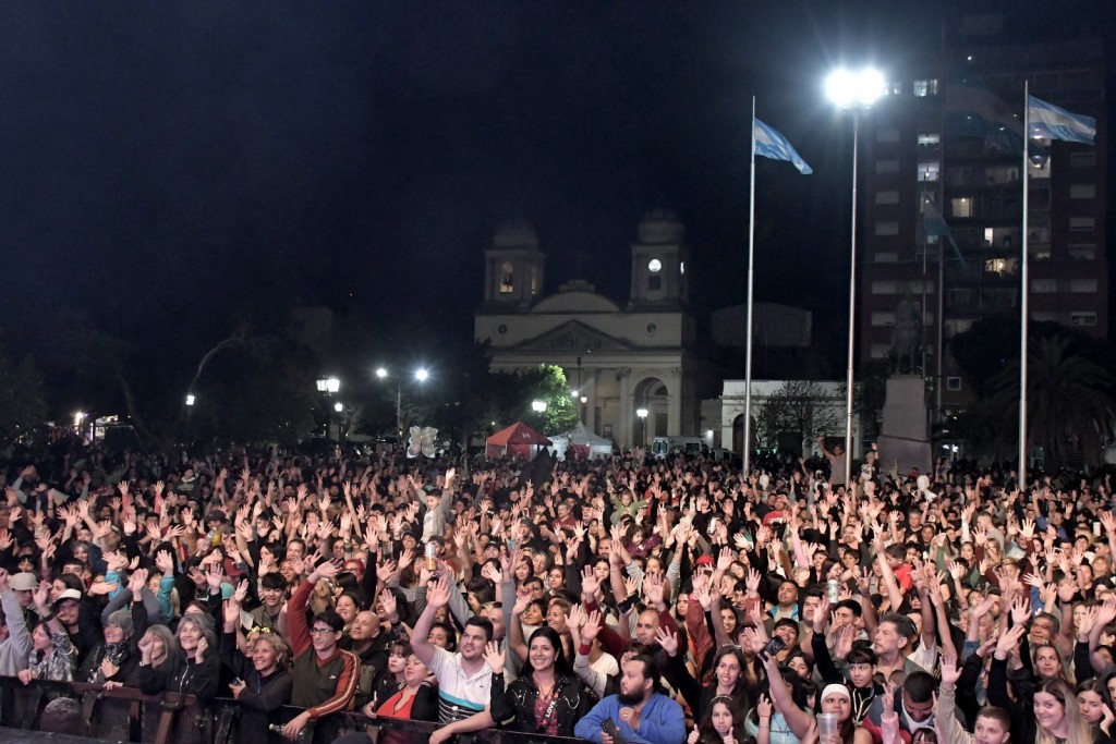 Miles de personas celebraron el 239° aniversario de Morón