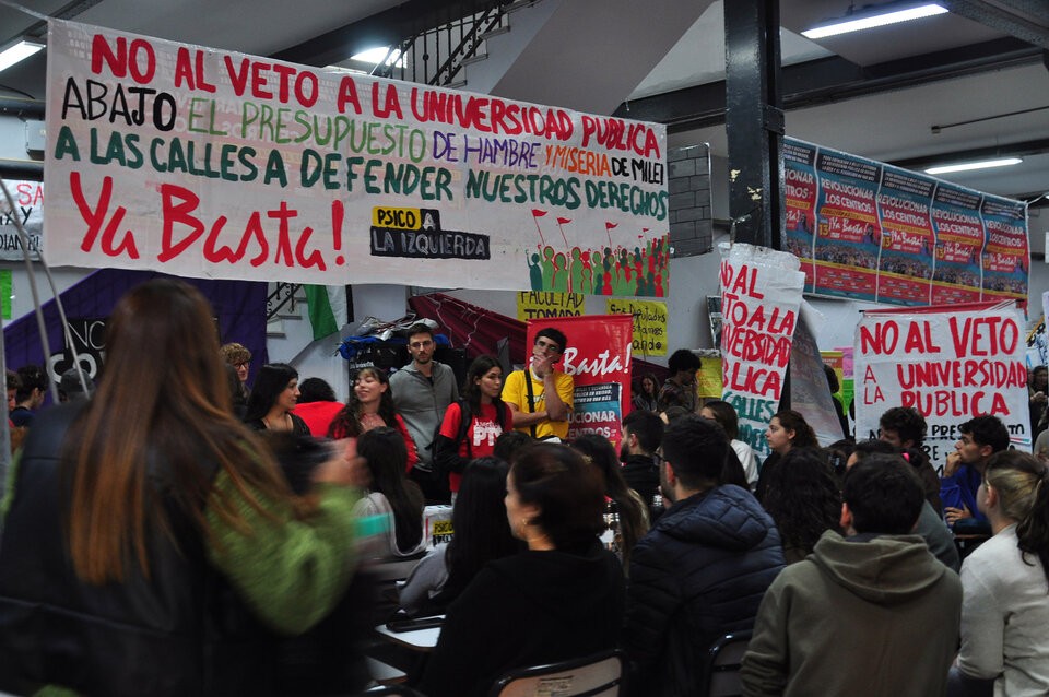 Estudiantes toman facultades en todo el país en rechazo al veto de Milei a la ley de financiamiento universitario