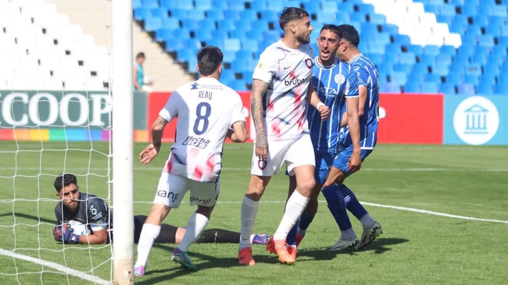 Empate entre Godoy Cruz y San Lorenzo en la reanudación de un partido marcado por la tensión