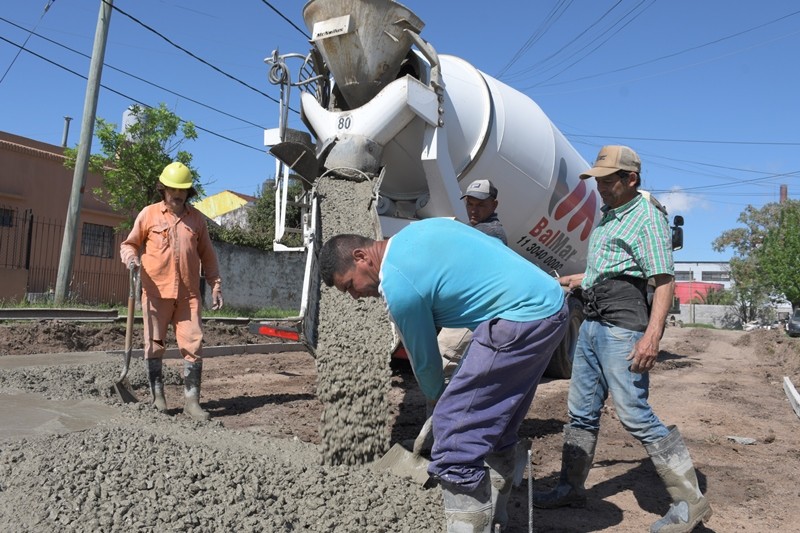 Merlo avanza con la repavimentación de calles en el centro de la ciudad