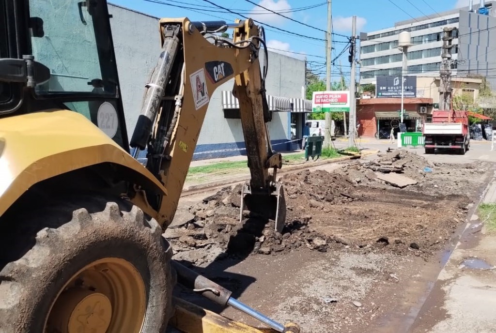 Esteban Echeverría continúa con las obras de bacheo en Canning