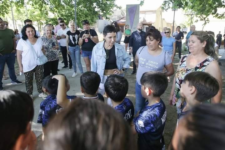 Mayra Mendoza inauguró una nueva posta de seguridad en la plaza Carlos Maier en Bernal