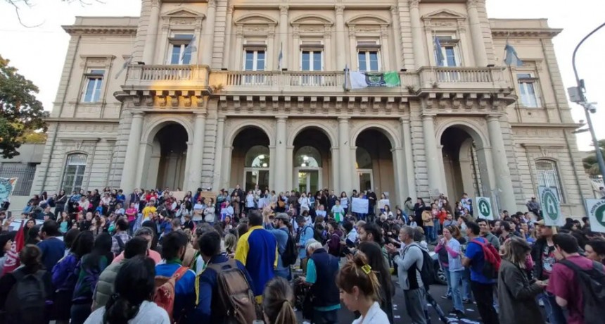 Trabajadores denuncian el cierre del Hospital Nacional de Salud Mental Laura Bonaparte