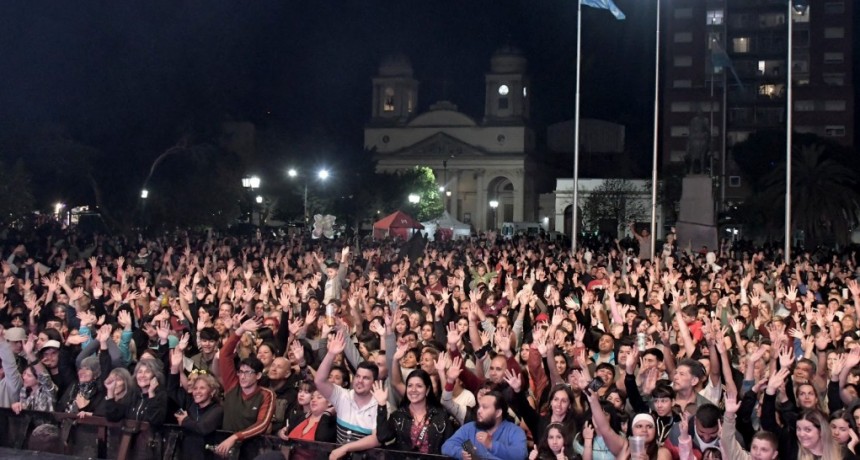 Miles de personas celebraron el 239° aniversario de Morón