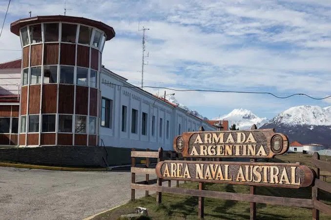 Cipayo por decreto: Milei autorizó tropas de EEUU en Ushuaia sin aval del Congreso