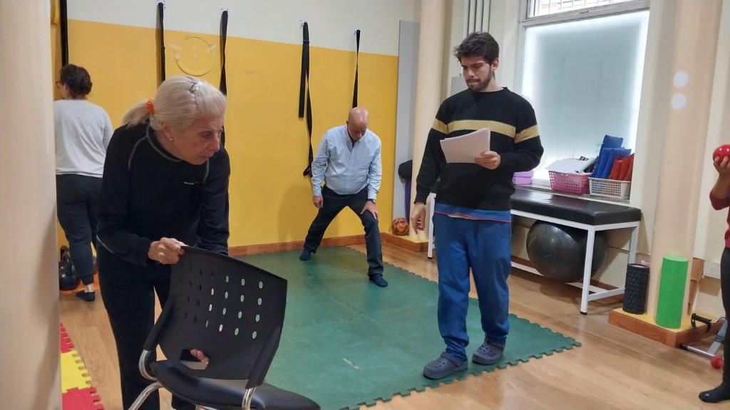 Kinesiólogo y actor: creó técnica que ayuda a reconectar el cuerpo con el arte y el movimiento