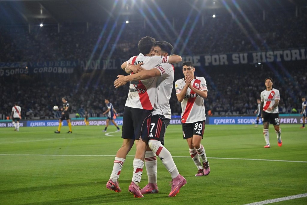 River volvió a ganar: le ganó 2-0 a Talleres en Córdoba y cortó su racha negativa