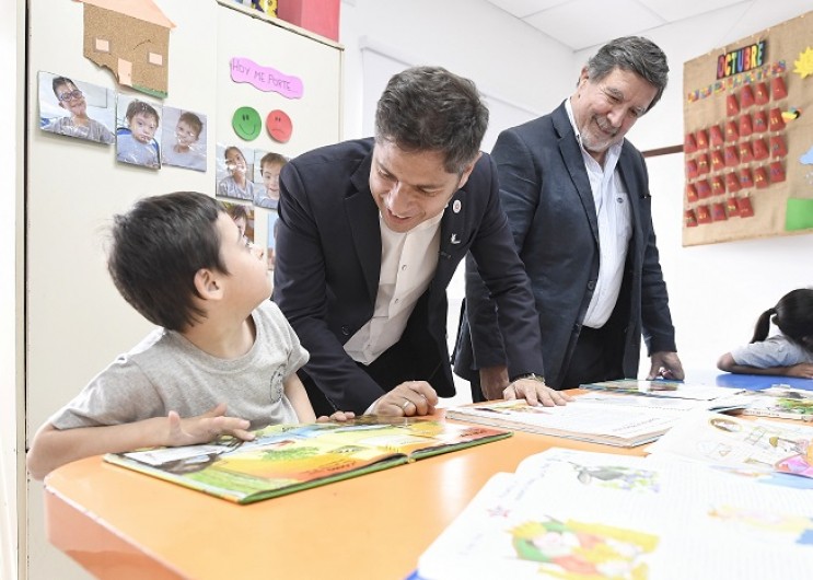 Kicillof visitó una escuela especial en Pergamino y apuntó contra las políticas del Gobierno nacional