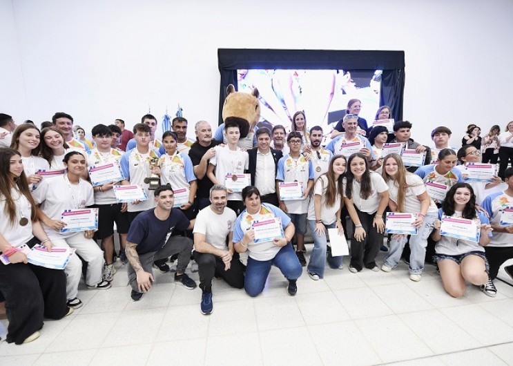 Kicillof participó del Encuentro Internacional con el Autor en Ramallo y criticó el ajuste cultural del Gobierno nacional