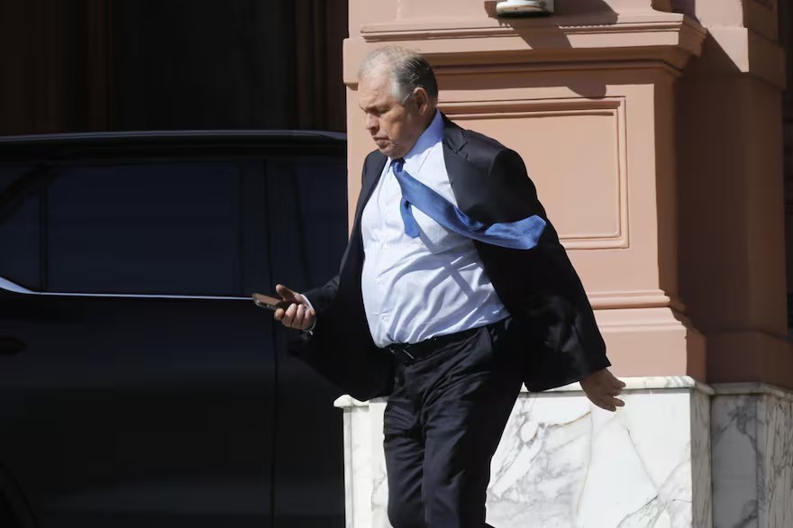 Furia en Casa Rosada: acusan a Werthein de 80 nombramientos millonarios y suenan nombres para reemplazarlo