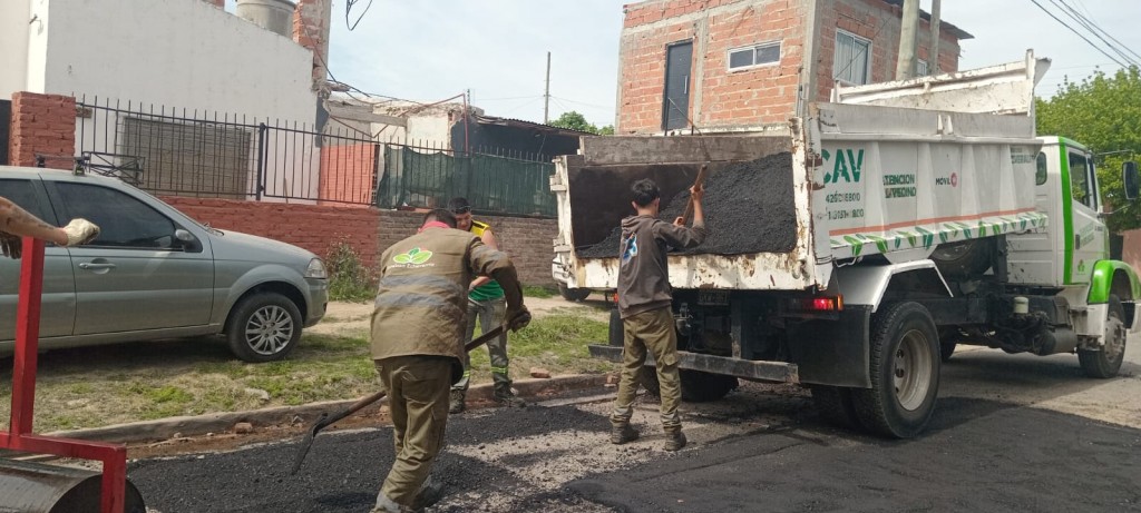 Avanzan las obras de bacheo en El Jagüel para mejorar la circulación y la seguridad vial