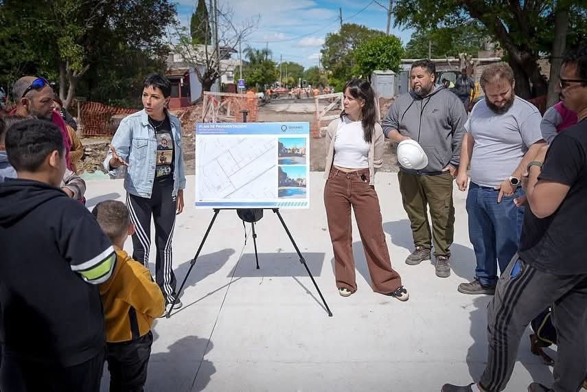 Mayra Mendoza supervisó las obras de asfalto en el barrio Monteverde de Villa La Florida