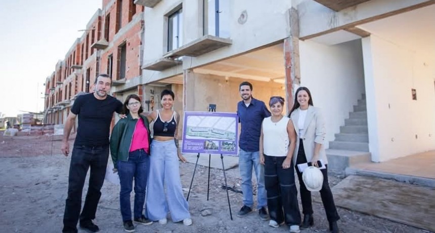 Mayra Mendoza y Batakis recorrieron las nuevas viviendas en Quilmes Oeste y apuntaron contra Milei