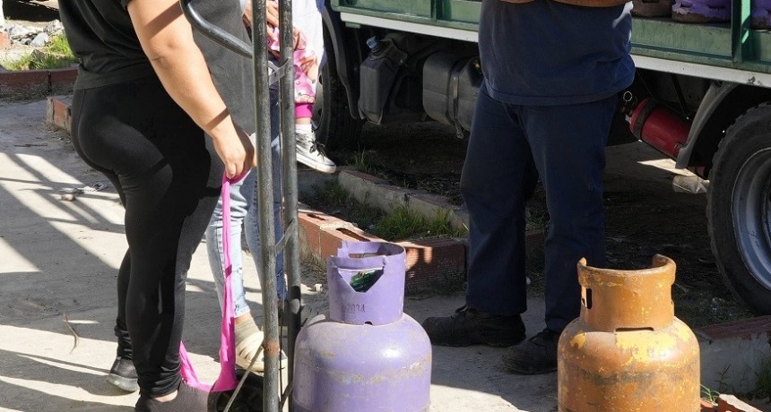 Monte Grande Sur: operativo municipal ofrece recarga de garrafas más baratas que en el mercado