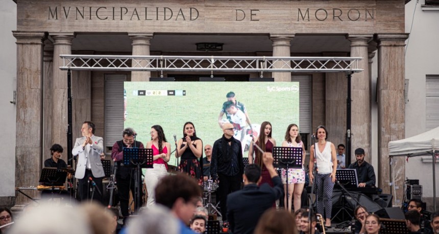Morón celebró sus 240 años con música, danza y una gran fiesta en la Plaza San Martín