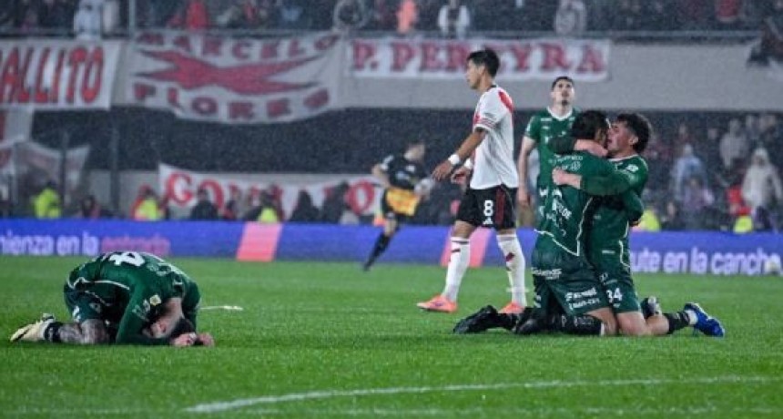 River sufrió otro golpe en el Monumental: cayó 1-0 ante Sarmiento por un error de Armani y profundiza su crisis