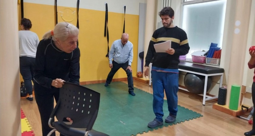 Kinesiólogo y actor: creó técnica que ayuda a reconectar el cuerpo con el arte y el movimiento