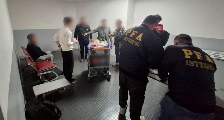 La PFA extraditó a un ciudadano filipino acusado de traficar dos toneladas de cocaína hacia China