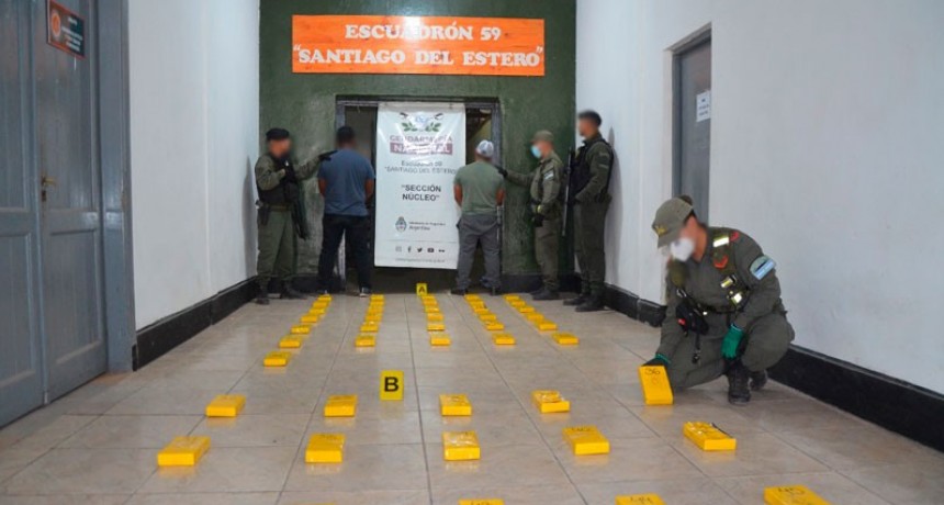 Gendarmería incautó más de 46 kilos de cocaína ocultos en un camión que viajaba desde Bolivia
