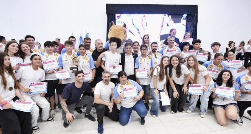 Kicillof participó del Encuentro Internacional con el Autor en Ramallo y criticó el ajuste cultural del Gobierno nacional