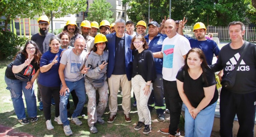 Ferraresi y Batakis entregaron nuevas viviendas en Isla Maciel y recorrieron obras en Avellaneda
